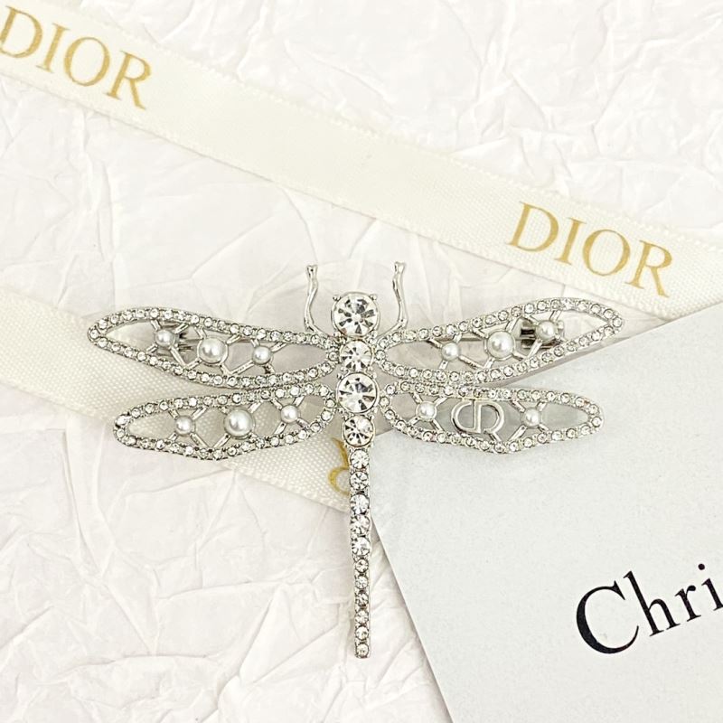 chr1st1an D10r brooches